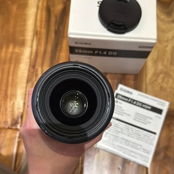 Sigma Beauty 35mm F1.4 DG HSM Lens - Black - Picture 4 of 6